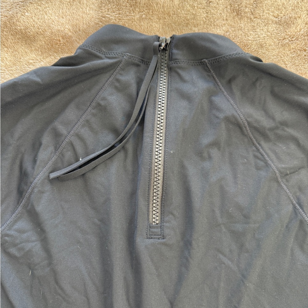 NWT Athleta North Point Crop Rashguard Black Size M - Picture 5 of 8